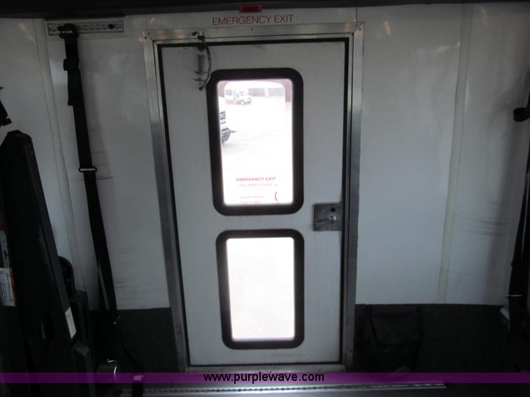 image for item G9519 2005 Ford E350 Super Duty Eldorado transit bus