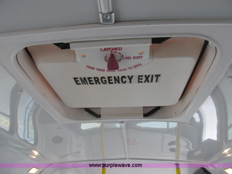 image for item G9519 2005 Ford E350 Super Duty Eldorado transit bus