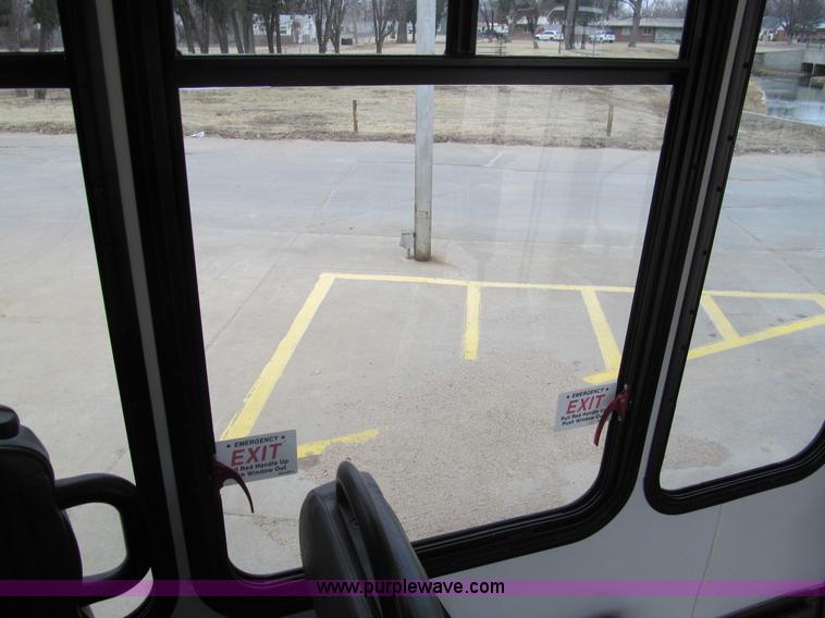 image for item G9519 2005 Ford E350 Super Duty Eldorado transit bus