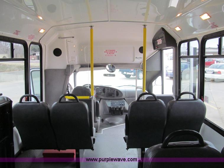 image for item G9519 2005 Ford E350 Super Duty Eldorado transit bus