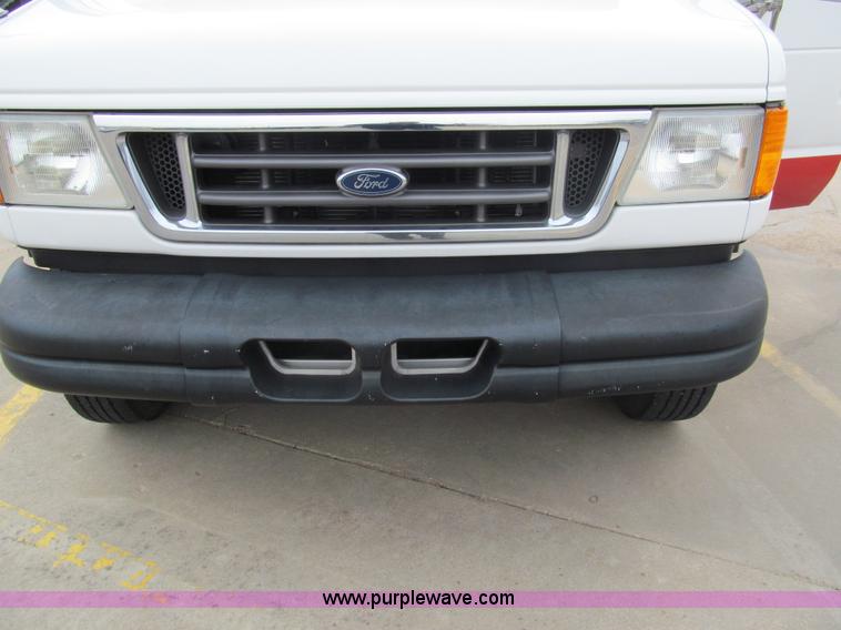 image for item G9519 2005 Ford E350 Super Duty Eldorado transit bus