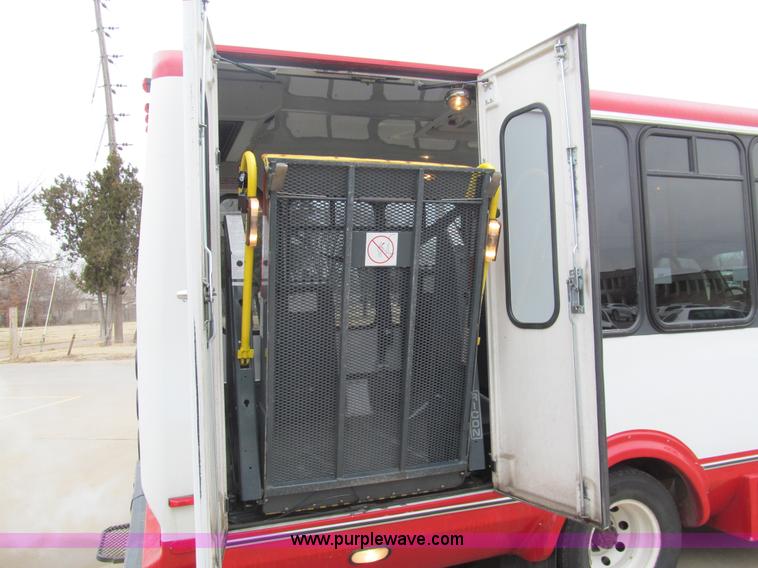 image for item G9519 2005 Ford E350 Super Duty Eldorado transit bus