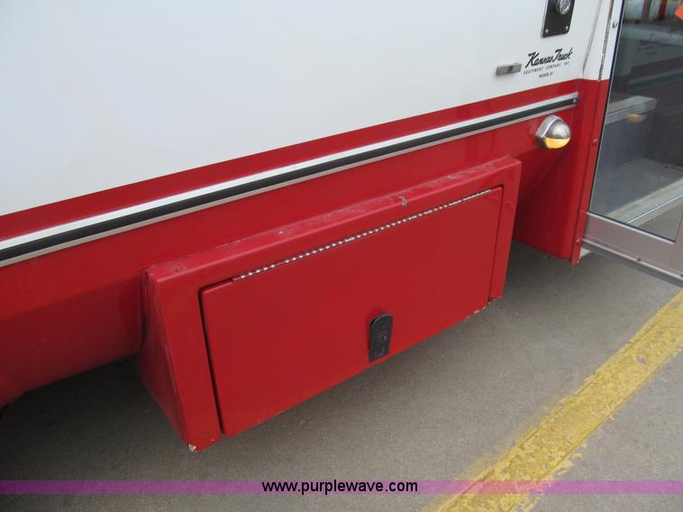 image for item G9519 2005 Ford E350 Super Duty Eldorado transit bus