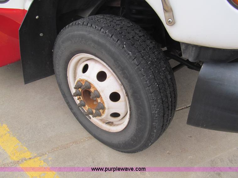 image for item G9519 2005 Ford E350 Super Duty Eldorado transit bus