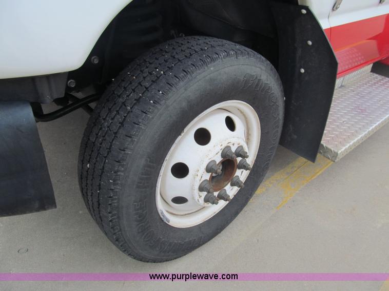 image for item G9519 2005 Ford E350 Super Duty Eldorado transit bus