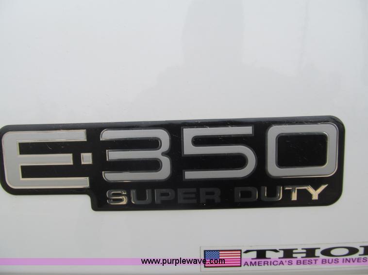 image for item G9519 2005 Ford E350 Super Duty Eldorado transit bus