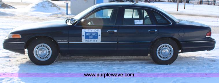 image for item H1455 1992 Ford Crown Victoria LX