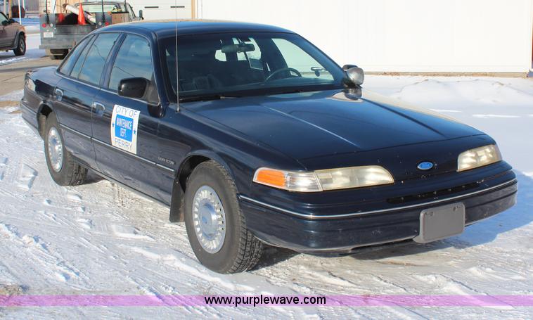 image for item H1455 1992 Ford Crown Victoria LX