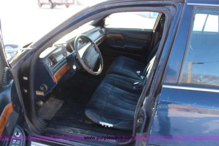image for item H1455 1992 Ford Crown Victoria LX