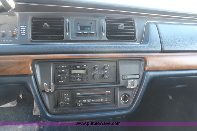 image for item H1455 1992 Ford Crown Victoria LX