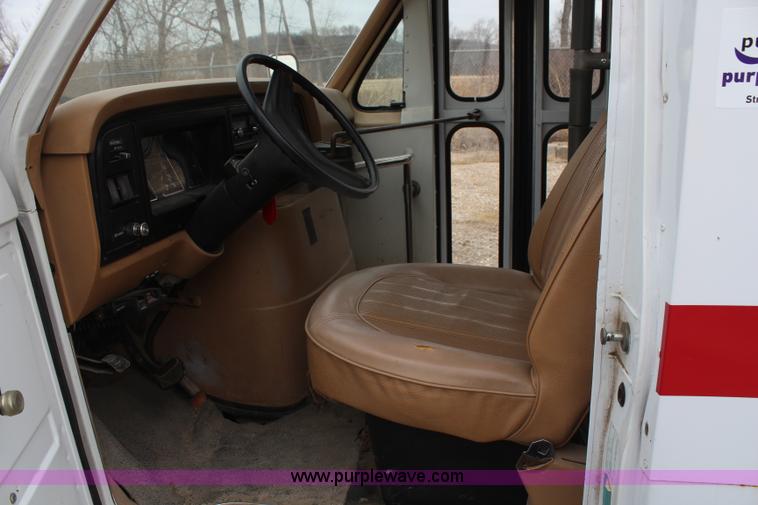 image for item H1496 1984 Ford Econoline E350 bus