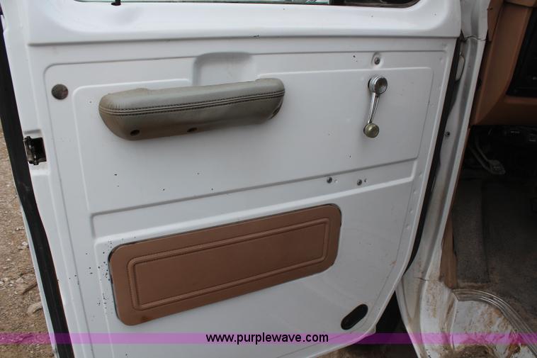 image for item H1496 1984 Ford Econoline E350 bus