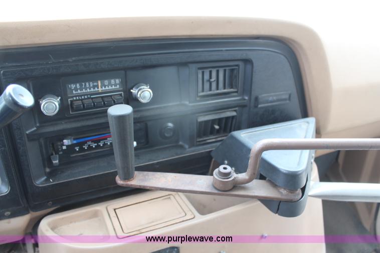 image for item H1496 1984 Ford Econoline E350 bus