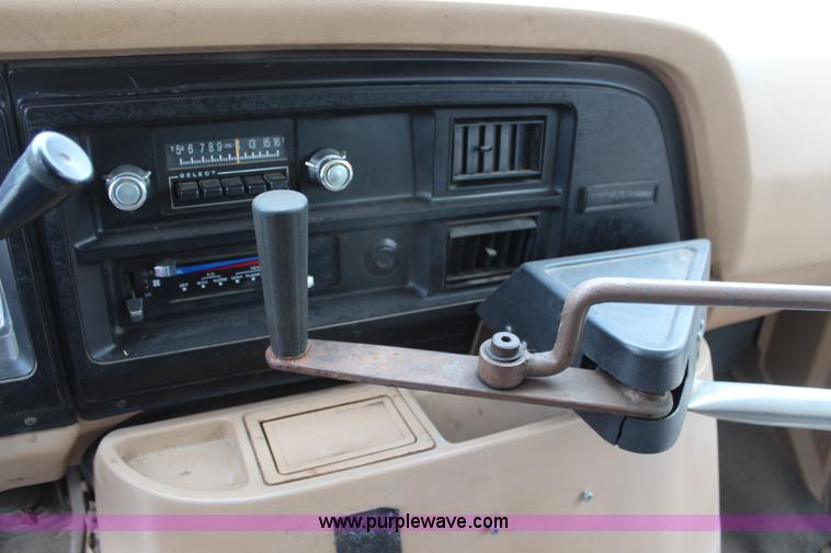 image for item H1496 1984 Ford Econoline E350 bus