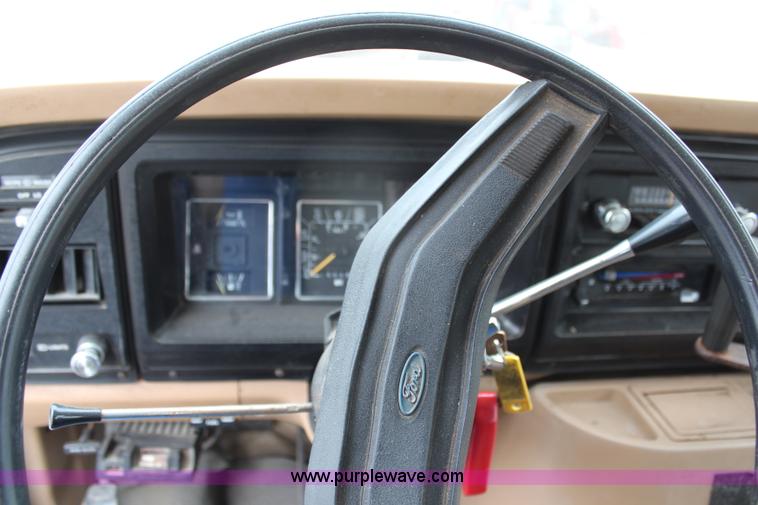 image for item H1496 1984 Ford Econoline E350 bus