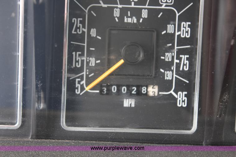 image for item H1496 1984 Ford Econoline E350 bus