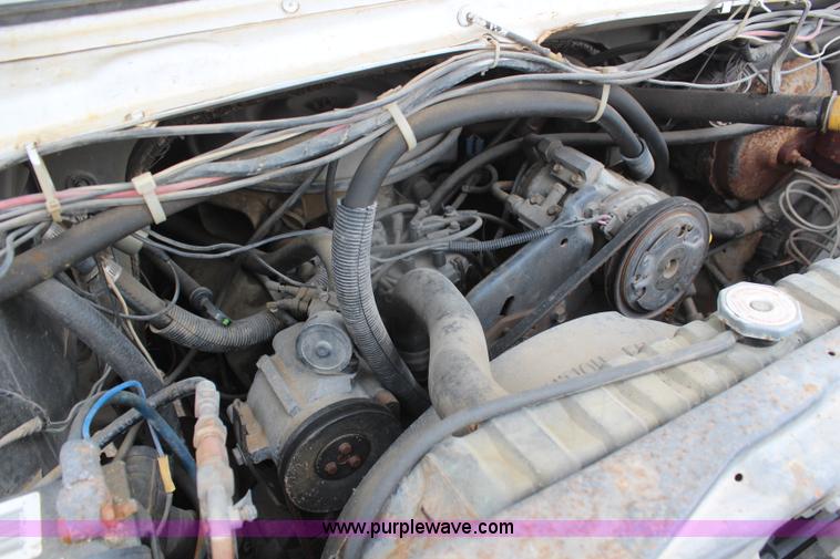 image for item H1496 1984 Ford Econoline E350 bus