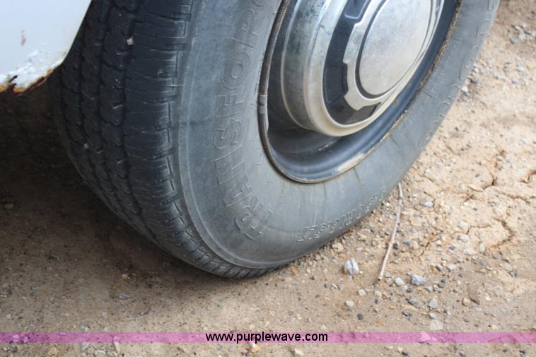 image for item H1496 1984 Ford Econoline E350 bus