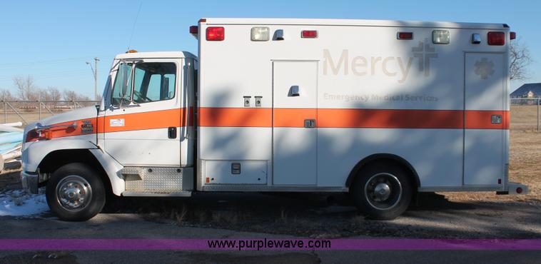 image for item H8289 2000 Freightliner FL60 ambulance