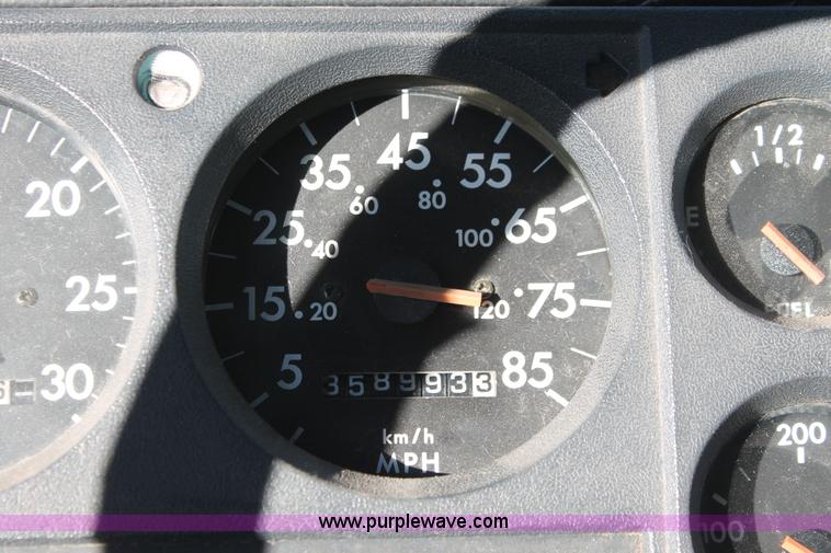 image for item H8289 2000 Freightliner FL60 ambulance