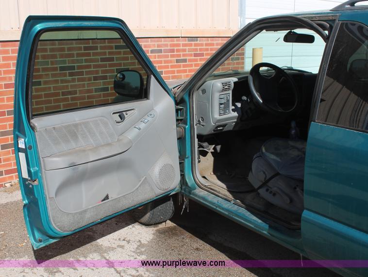 image for item H8292 1995 Chevrolet Blazer SUV