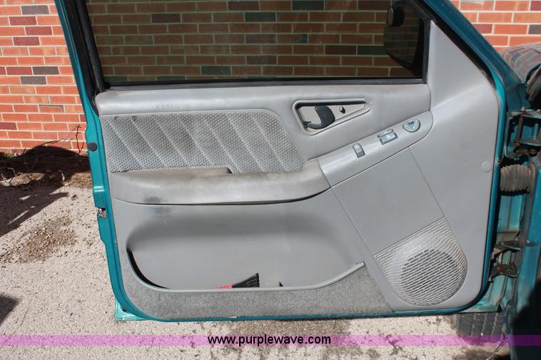 image for item H8292 1995 Chevrolet Blazer SUV