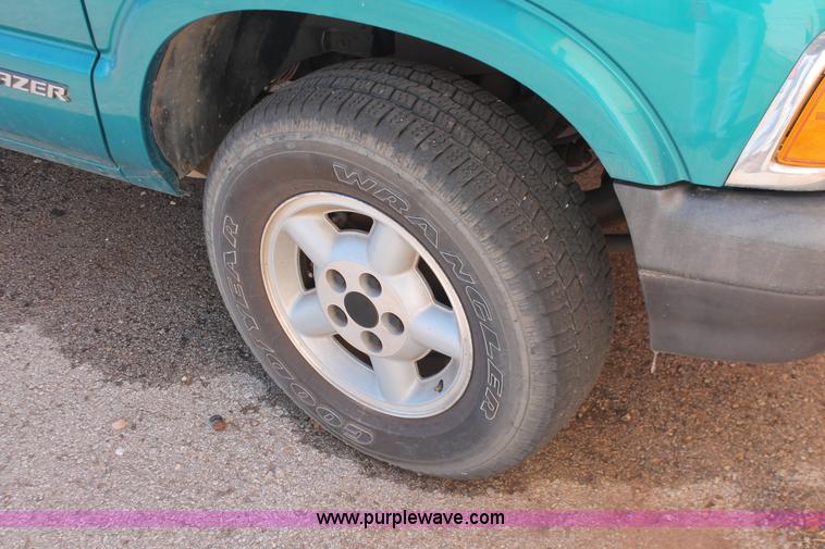 image for item H8292 1995 Chevrolet Blazer SUV