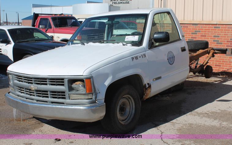 image for item H8293 1994 Chevrolet Cheyenne 1500 pickup truck cab and chassis