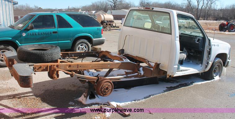image for item H8293 1994 Chevrolet Cheyenne 1500 pickup truck cab and chassis