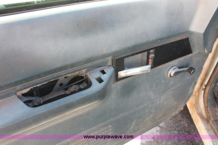 image for item H8293 1994 Chevrolet Cheyenne 1500 pickup truck cab and chassis