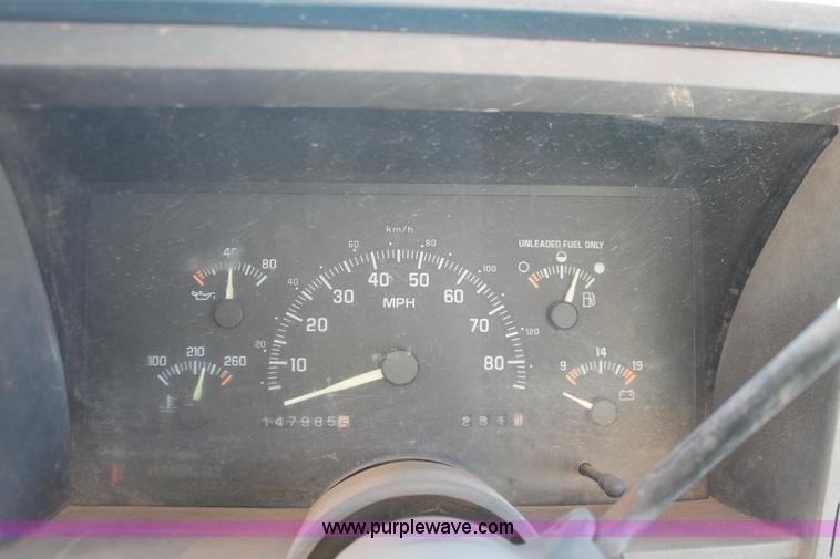 image for item H8293 1994 Chevrolet Cheyenne 1500 pickup truck cab and chassis