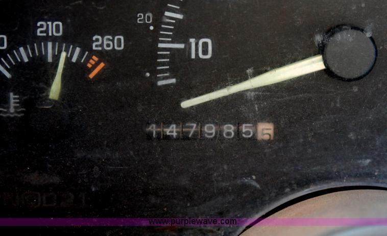 image for item H8293 1994 Chevrolet Cheyenne 1500 pickup truck cab and chassis