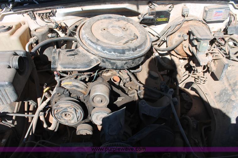 image for item H8293 1994 Chevrolet Cheyenne 1500 pickup truck cab and chassis