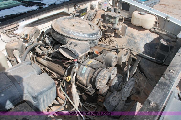 image for item H8293 1994 Chevrolet Cheyenne 1500 pickup truck cab and chassis