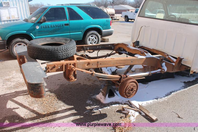 image for item H8293 1994 Chevrolet Cheyenne 1500 pickup truck cab and chassis