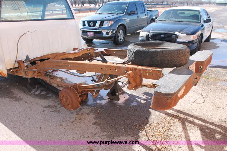 image for item H8293 1994 Chevrolet Cheyenne 1500 pickup truck cab and chassis