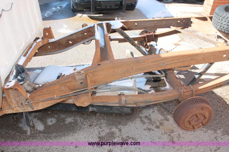 image for item H8293 1994 Chevrolet Cheyenne 1500 pickup truck cab and chassis