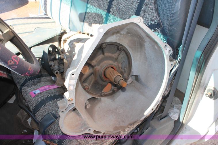 image for item H8293 1994 Chevrolet Cheyenne 1500 pickup truck cab and chassis