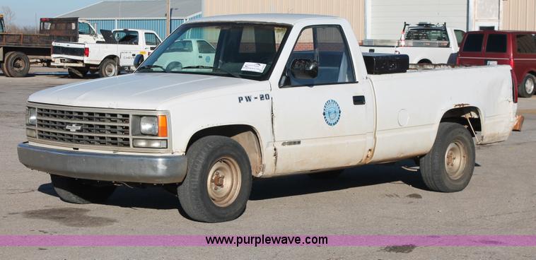 image for item H8294 1998 Chevrolet Cheyenne 1500 pickup truck