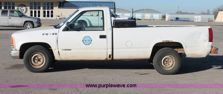 image for item H8294 1998 Chevrolet Cheyenne 1500 pickup truck