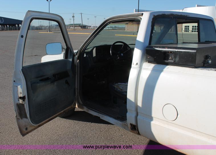 image for item H8294 1998 Chevrolet Cheyenne 1500 pickup truck