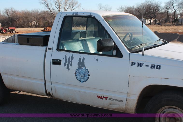 image for item H8294 1998 Chevrolet Cheyenne 1500 pickup truck