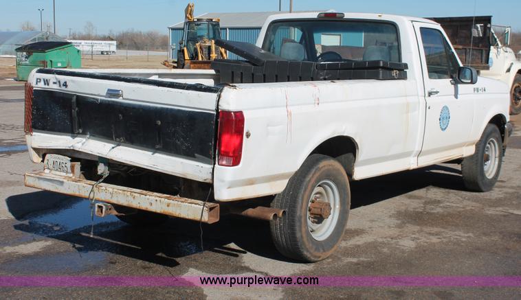 image for item H8295 1997 Ford F250 pickup truck