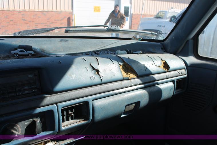 image for item H8295 1997 Ford F250 pickup truck