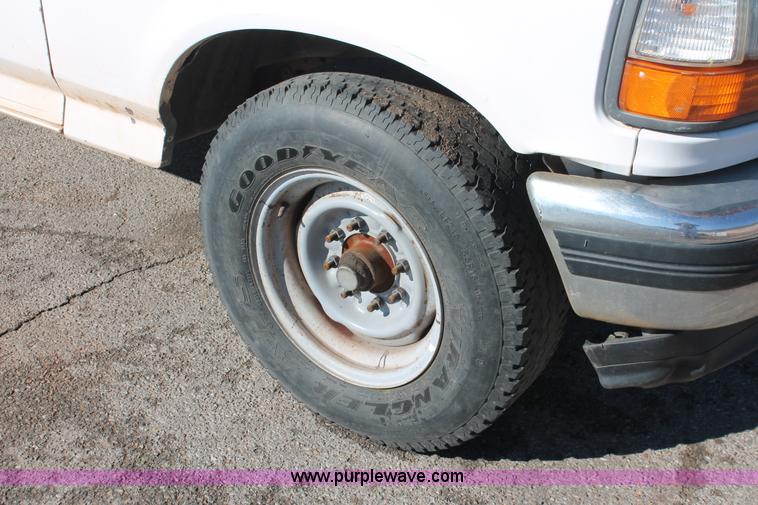 image for item H8295 1997 Ford F250 pickup truck