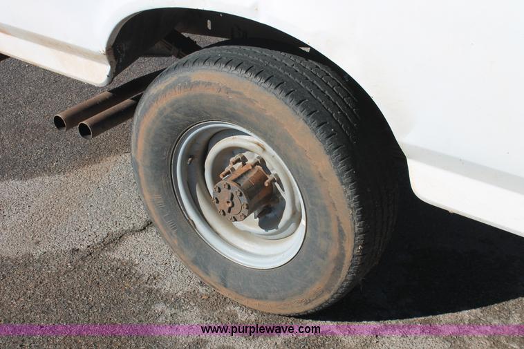 image for item H8295 1997 Ford F250 pickup truck