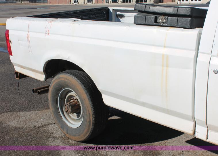 image for item H8295 1997 Ford F250 pickup truck