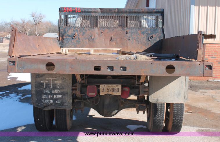 image for item H8296 1995 Ford F700 dump truck