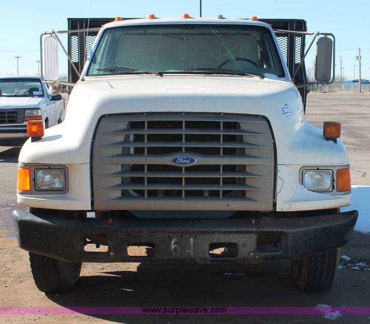 image for item H8296 1995 Ford F700 dump truck