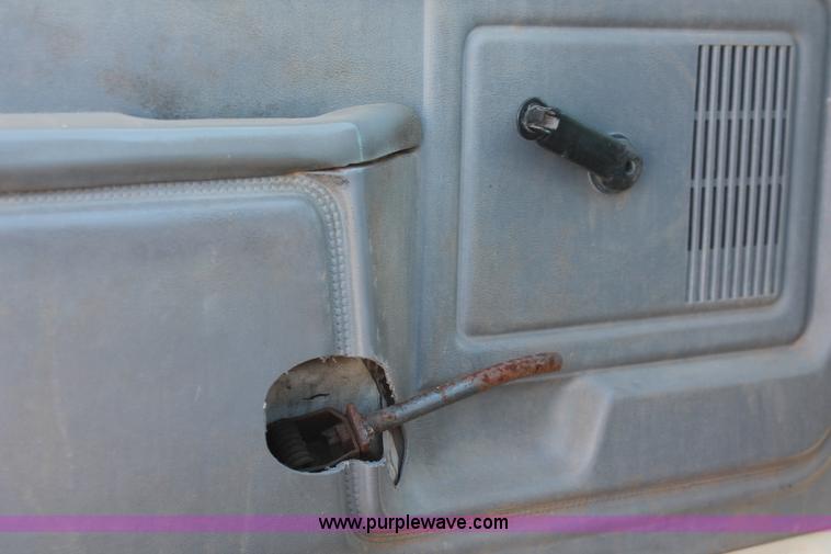 image for item H8296 1995 Ford F700 dump truck